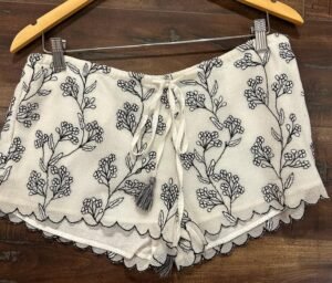 Shorts allover embroidery on cotton mesh